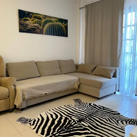 Balcon Del Mar- Pool View Apartment